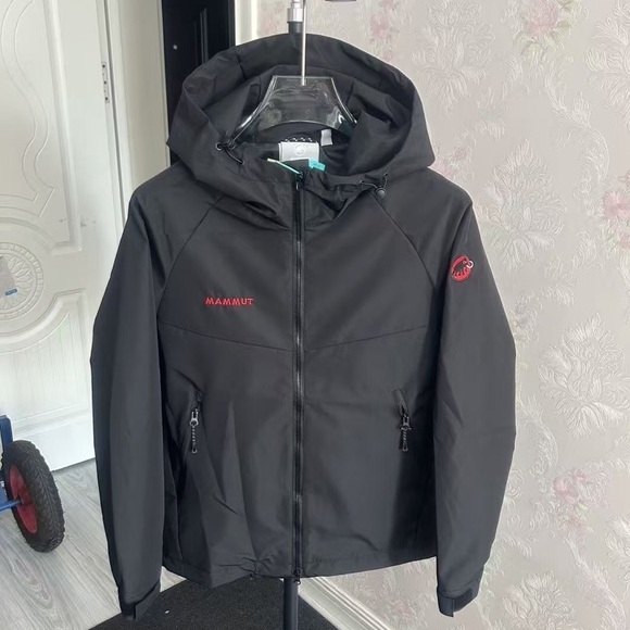 Mammut Black Hooded Jacket - Picture 1 of 9